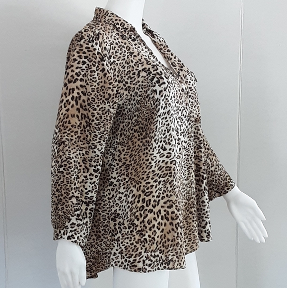 ZARA Basic Animal Print Roll Tab Sleeve V-Neck Collar Top Sz - Picture 4 of 10